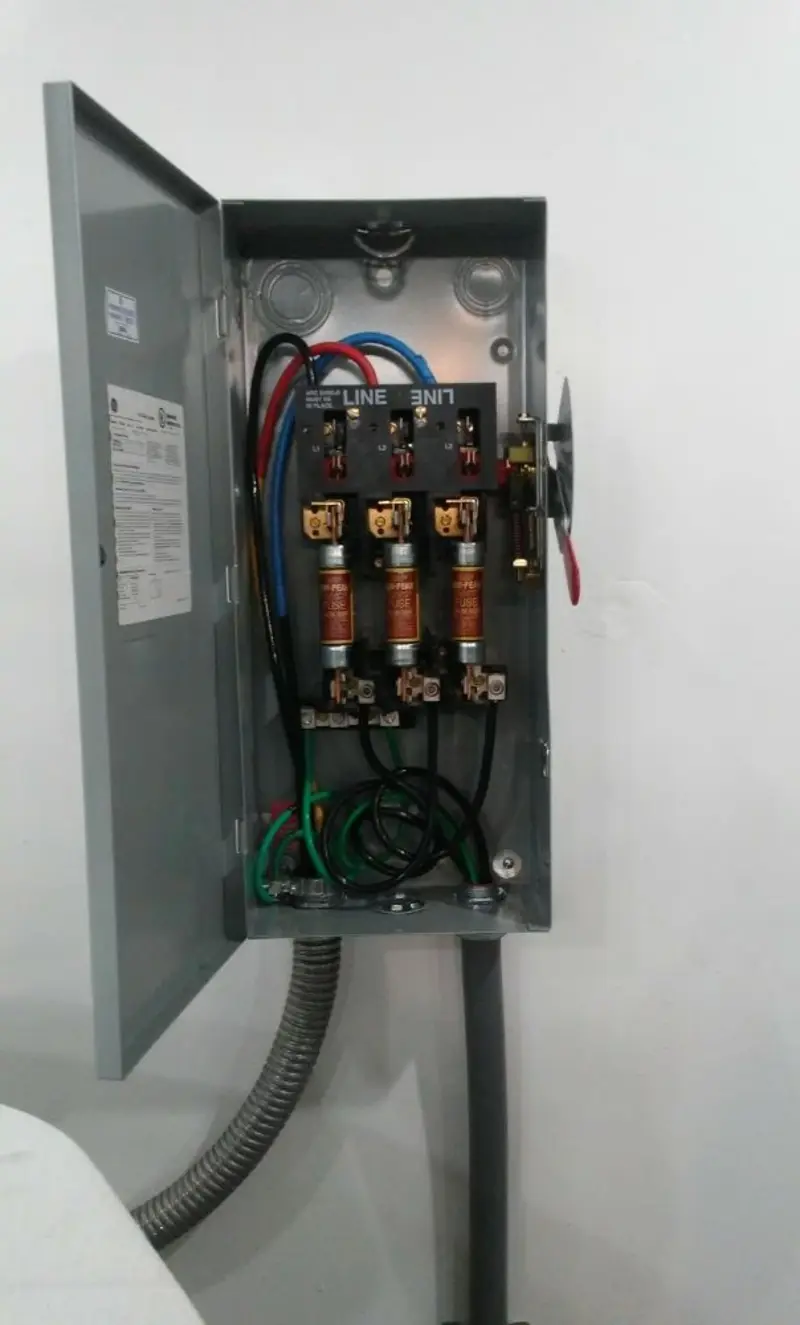 Three-phase disconnect switch installed for Smoke Detector Installation in Strawberry